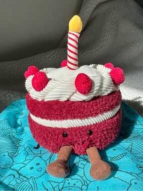 Jellycat Amuseables Cheri Cake